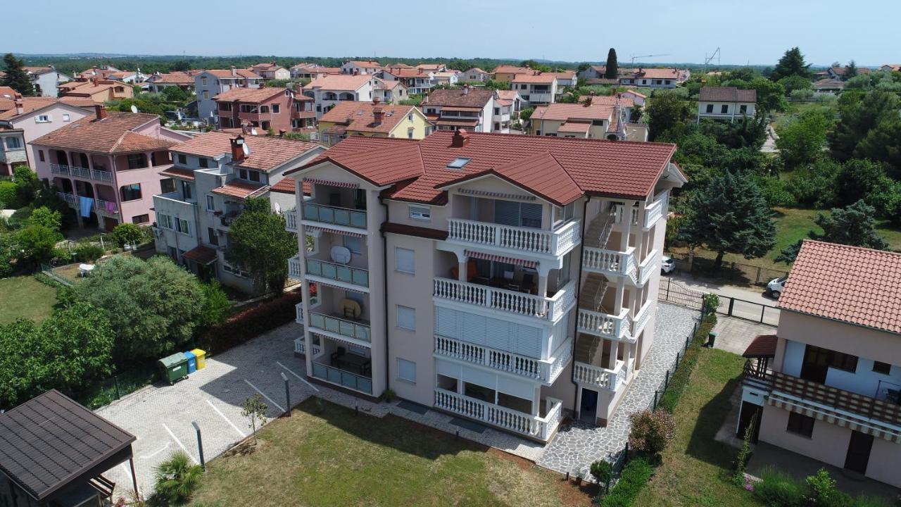 Apartments Elin Sofia Poreč Exterior foto